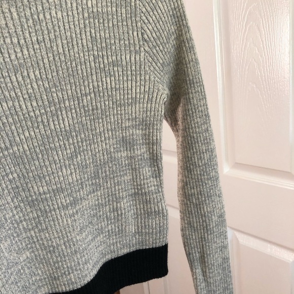 Grey Long Sleeve Crop Top - Picture 3 of 3